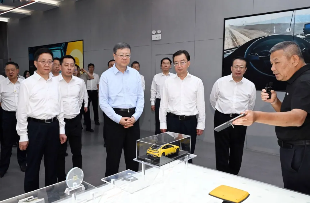 云南省黨政代表團，上海市委書記陳吉寧，市委副書記、市長龔正走訪華測導航