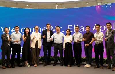 云頂新耀首席運營官-許崇剛（左起第六位） ，藍科全球CEO-Elias Apel（左起第五位），藍科生態(tài)伙伴-冠融CEO Hellen Wang（右起第五位）