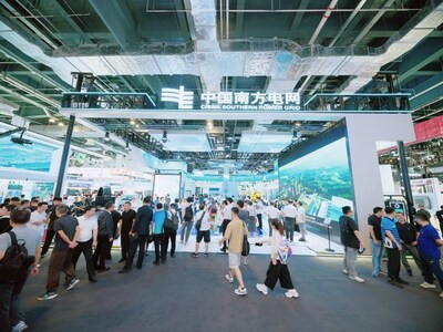 南方電網(wǎng)公司展廳人潮涌動(dòng)，迎來高峰