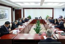 李樂(lè)成、任鴻斌會(huì)見(jiàn)美中貿(mào)易全國(guó)委員會(huì)董事會(huì)代表團(tuán)
