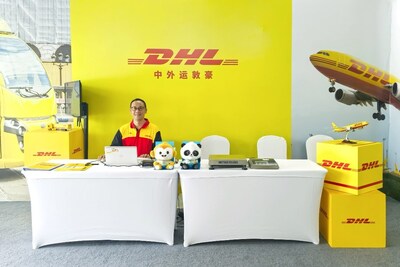 DHL快遞在成都世運村配套服務區(qū)域開設快閃店，為世運會參與者提供國際限時快遞服務