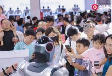 戴盟機(jī)器人亮相2025 WRC，億元融資加速含觸覺(jué)靈巧操作落地