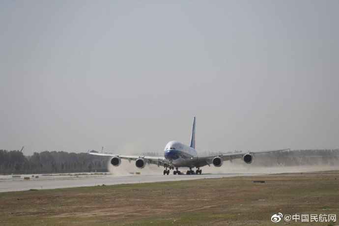 北京大興國際機(jī)場(chǎng)完成首次真機(jī)試飛