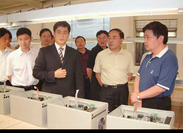 劉永言主席（右一）、陳斌總裁（右五）陪同楊志文副省長(zhǎng)（右二）、劉宏建副書記（左二）