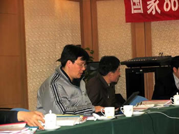 專家認(rèn)真評審
