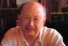 1956年錢學(xué)森在講課時(shí)，在黑板上寫下“火箭軍”三個(gè)字
