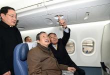 馬凱參觀ARJ21－700飛機(jī)