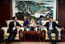 工信部總工程師會(huì)見(jiàn)美國(guó)先進(jìn)醫(yī)療技術(shù)協(xié)會(huì)總裁