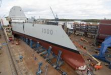 “朱姆沃爾特”號驅(qū)逐艦在美國通用動力巴斯造船廠建造